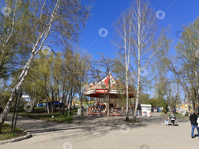 Скачать Аттракционы в парке Маяковского фотосток Ozero