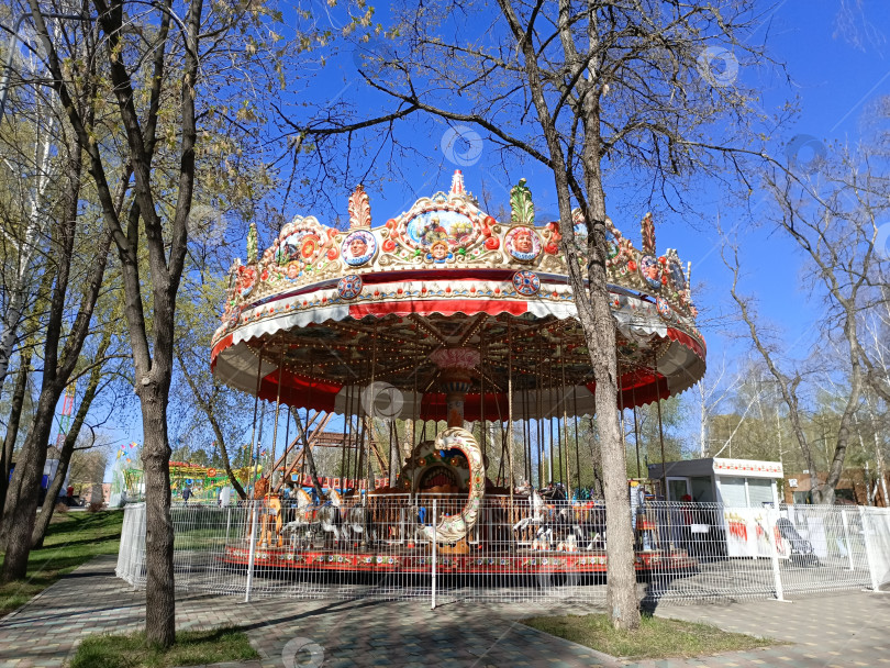 Скачать Аттракционы в парке Маяковского фотосток Ozero