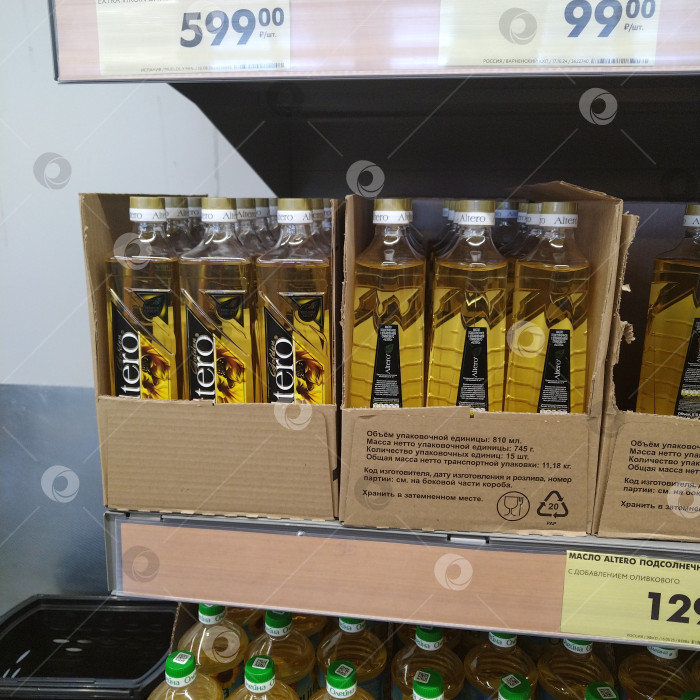 Скачать Отдел подсолнечного масла в магазине "Чижик". фотосток Ozero