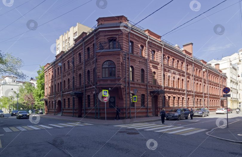 Скачать Старый многоквартирный дом в центре Москвы. фотосток Ozero