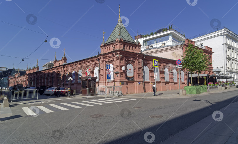 Скачать Здание в стиле русского возрождения в центре Москвы фотосток Ozero