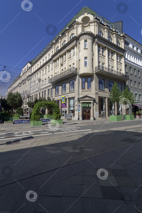 Скачать Старый многоквартирный дом в центре Москвы. фотосток Ozero