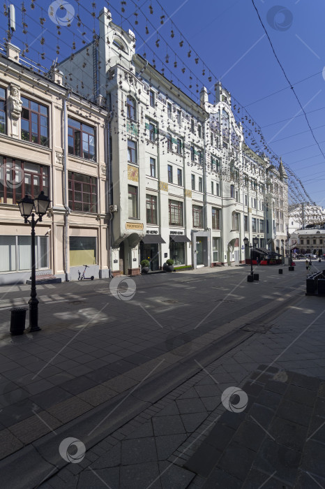 Скачать Старый многоквартирный дом в центре Москвы. фотосток Ozero