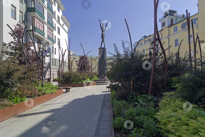 Скачать Памятник балерине Майе Плисецкой фотосток Ozero