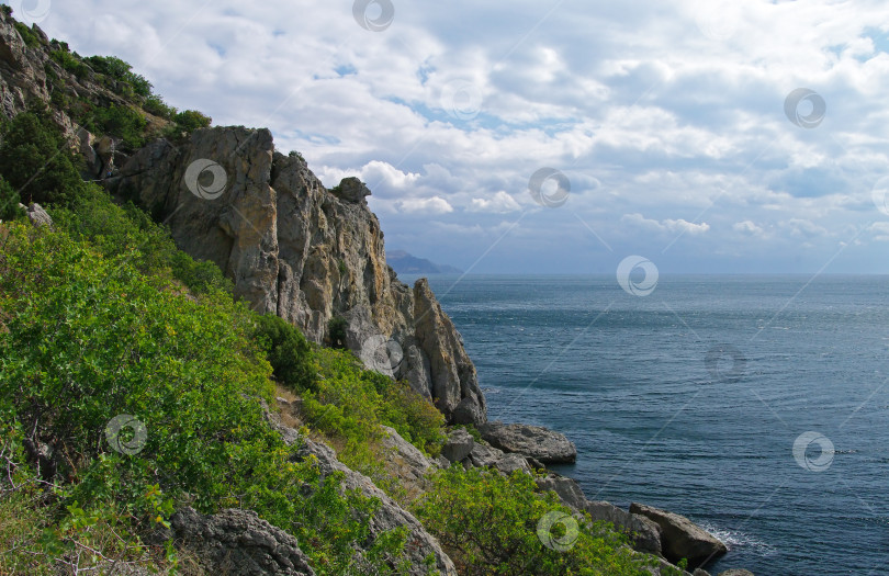 Скачать Красивые прибрежные скалы. Крым. фотосток Ozero