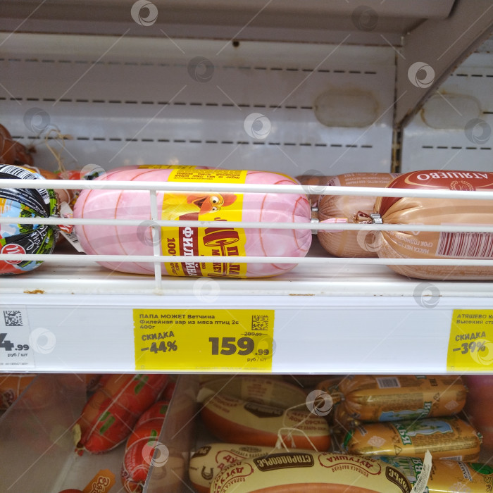 Скачать Отдел ветчины в магазине "Магнит". фотосток Ozero