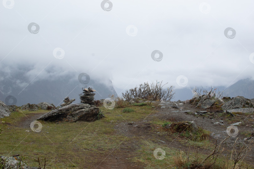 Скачать Башня равновесия, сложенная из камней фотосток Ozero
