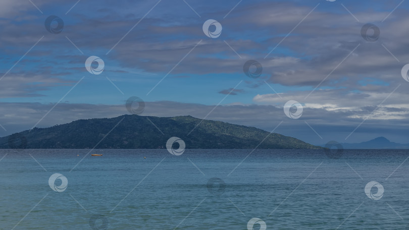 Скачать Безмятежный морской пейзаж. Спокойный бирюзовый океан. фотосток Ozero