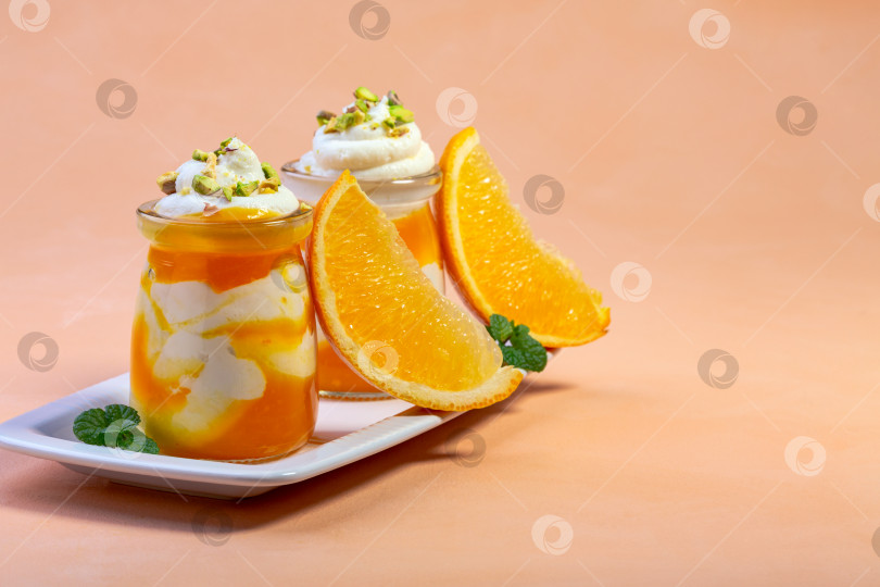 Скачать Творожный десерт с апельсиновым муссом. фотосток Ozero