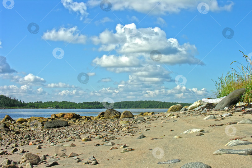 Скачать Красивые облака над побережьем Белого моря. фотосток Ozero