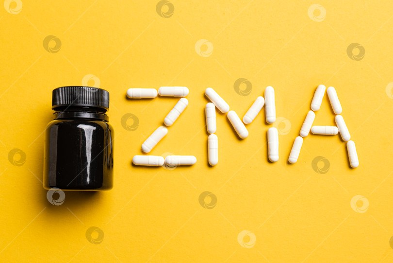 Скачать Капсулы и флакон с пищевой добавкой ZMA фотосток Ozero