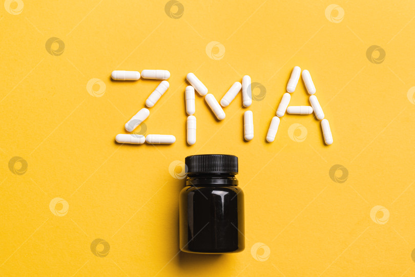 Скачать Капсулы и флакон с пищевой добавкой ZMA фотосток Ozero