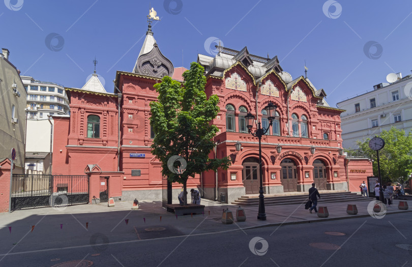Скачать Здание в центре Москвы построено в стиле русского возрождения. фотосток Ozero