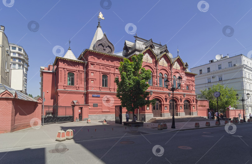 Скачать Здание в центре Москвы построено в стиле русского возрождения. фотосток Ozero