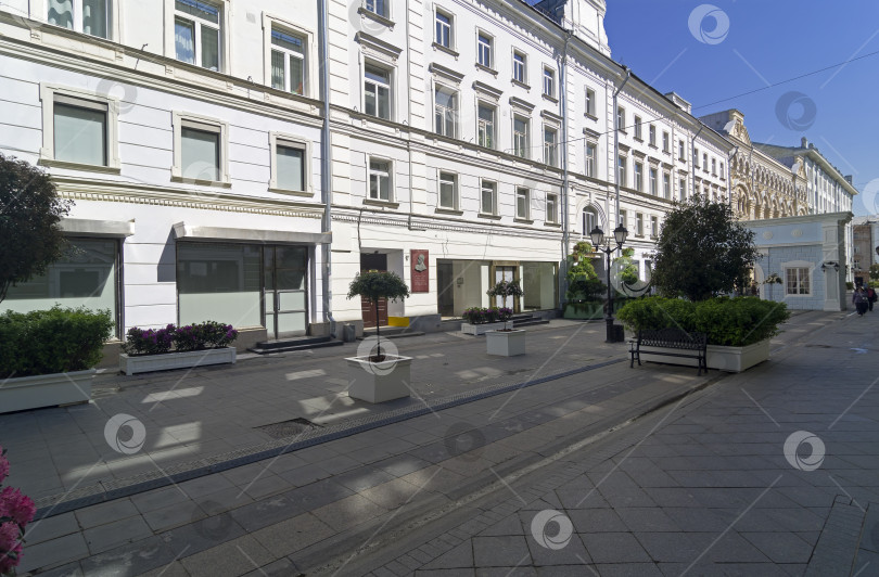 Скачать Старый многоквартирный дом в центре Москвы. фотосток Ozero