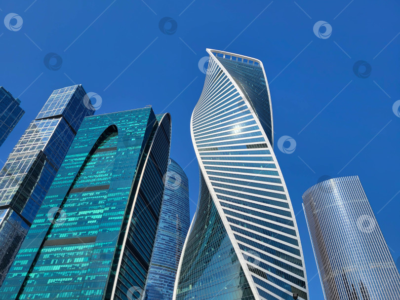 Скачать Москва, Россия 09 10 2024 Пресненская набережная Эмпайр тауэр Москва Сити фотосток Ozero