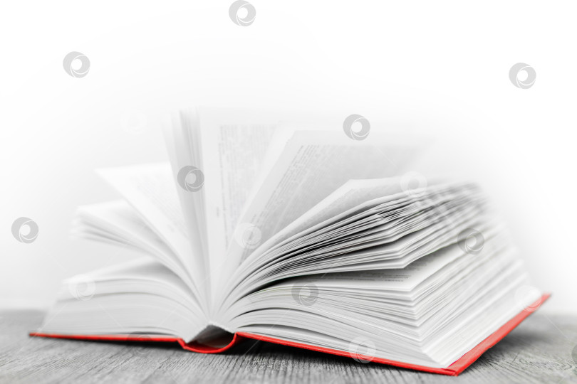Скачать Большая открытая книга. Страницы новой книги. Обучение и просвещение на страницах книг. фотосток Ozero