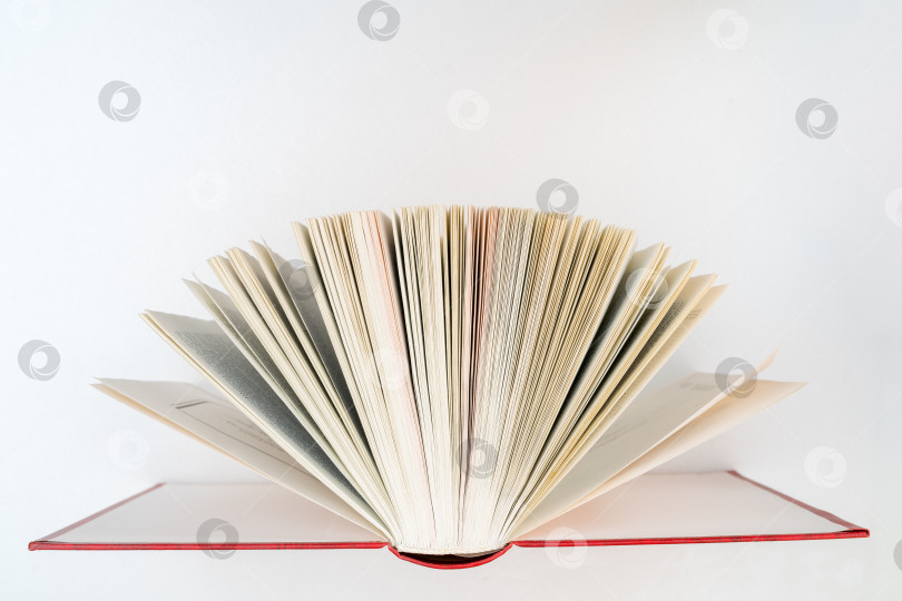 Скачать Большая открытая книга. Страницы новой книги. Обучение и воспитательная работа на страницах книг. фотосток Ozero