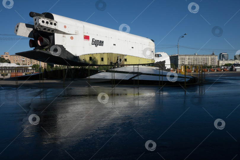 Скачать Москва. Части космического корабля "Буран" в Парке Горького. фотосток Ozero