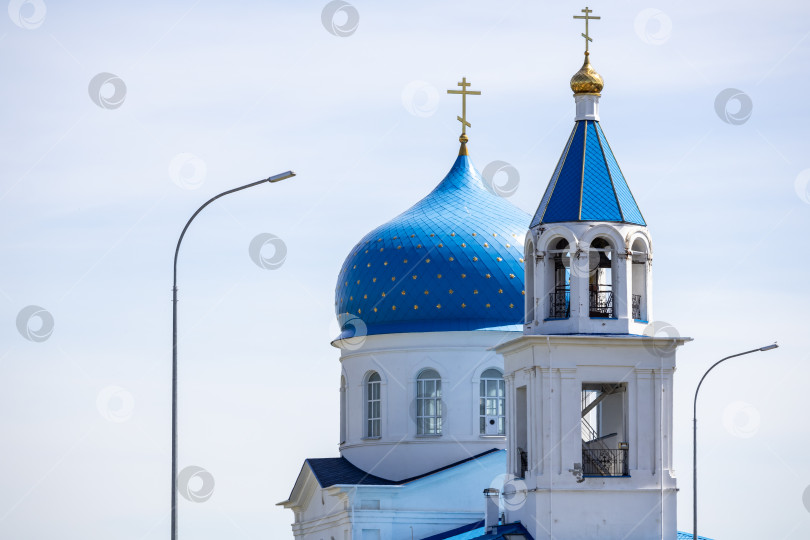 Скачать Православная Церковь Троицы Живоначальной с синими куполами в селе Новотроицкое Ремспублика Татарстан фотосток Ozero