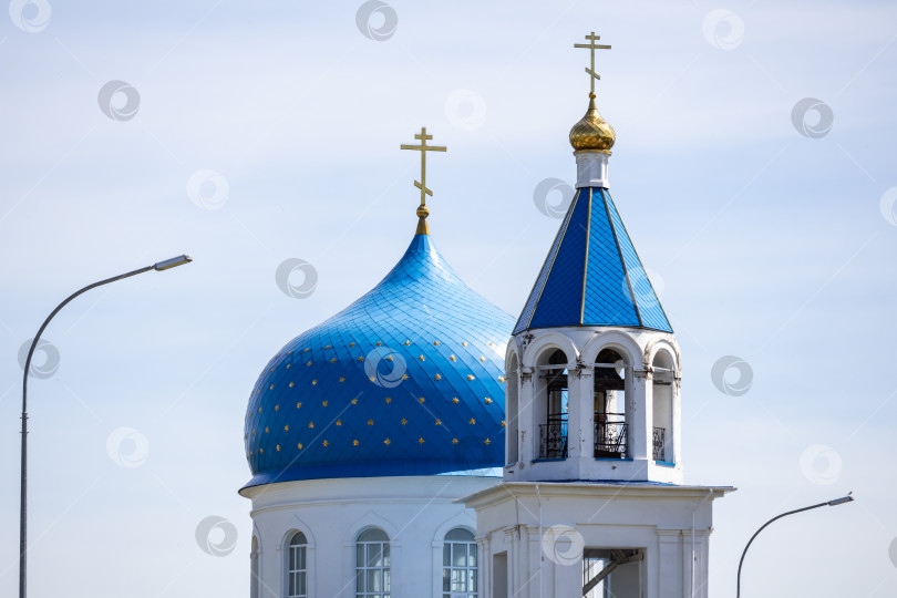 Скачать Православная Церковь Троицы Живоначальной с синими куполами в селе Новотроицкое Ремспублика Татарстан фотосток Ozero