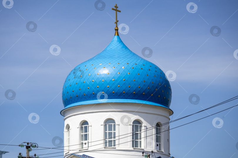 Скачать Православная Церковь Троицы Живоначальной с синими куполами в селе Новотроицкое Ремспублика Татарстан фотосток Ozero