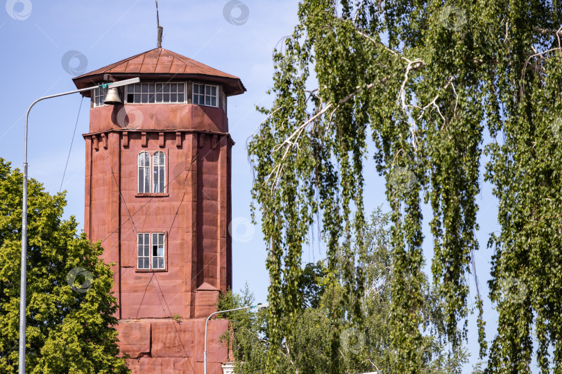 Скачать Старая пожарная каланча в центре исторической части городе Елабуга Республика Татарстан фотосток Ozero