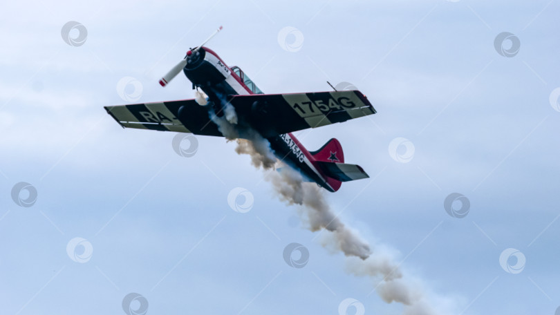 Скачать Самолет ЯК-52 фотосток Ozero