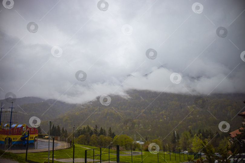 Скачать город Сочи, район Красная Поляна, страна Россия, март 2025 года, фотосток Ozero