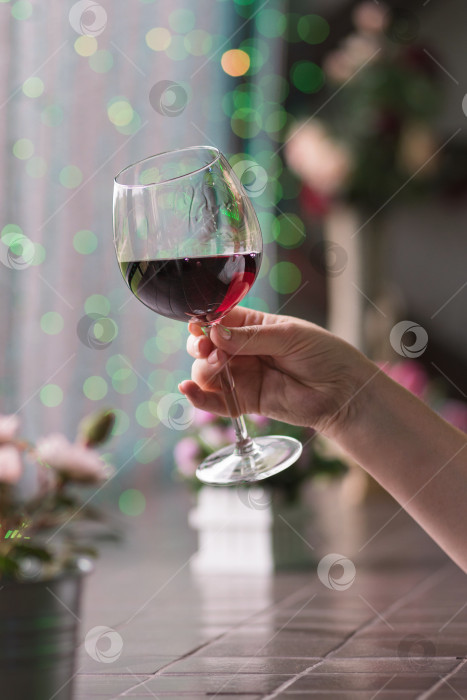 Скачать Бокал красного вина фотосток Ozero