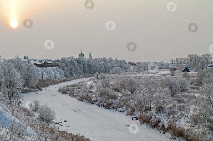 Скачать Зимний пейзаж в провинциальном городе фотосток Ozero