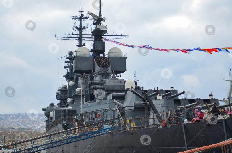 Скачать Россия, Краснодарский край, Новороссийск. Январь 2025 года. Морской порт Новороссийск. ​Музей. Крейсер Михаил Кутузов фотосток Ozero