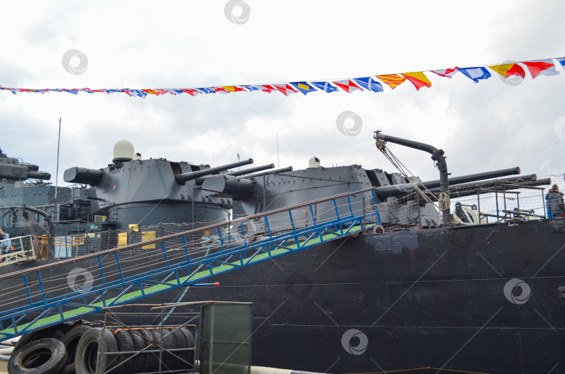 Скачать Россия, Краснодарский край, Новороссийск. Январь 2025 года. Морской порт Новороссийск. ​Музей. Крейсер Михаил Кутузов фотосток Ozero