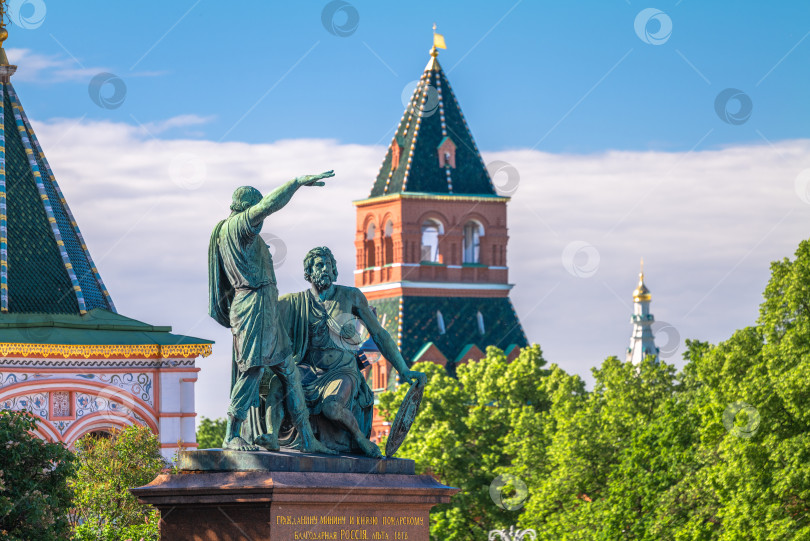 Скачать Москва. Памятник Минину и Пожарскому на Красной площади. фотосток Ozero