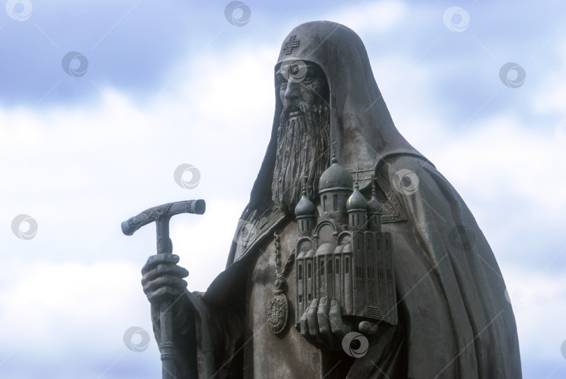 Скачать Памятник патриарху Иову фотосток Ozero