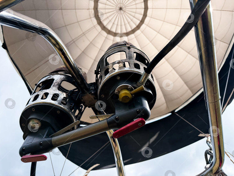 Скачать Крупный план горелки и купола воздушного шара фотосток Ozero