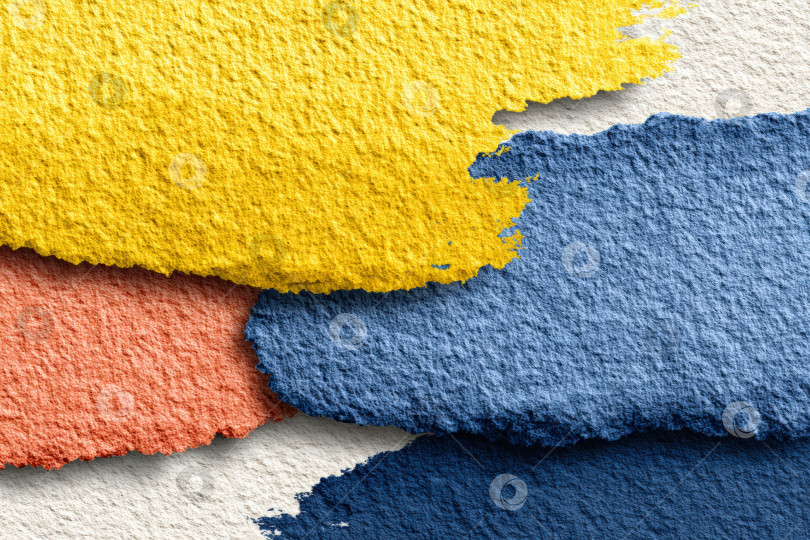 Скачать Красочная абстрактная акварельная иллюстрация с яркими мазками желтого, синего и кораллового цветов, создающая текстурированный фон для художественного дизайна и творческих проектов. фотосток Ozero