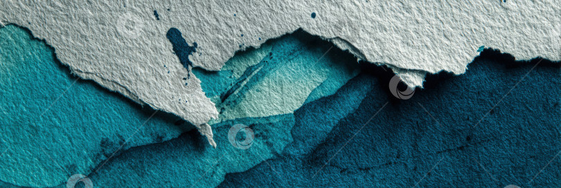 Скачать Абстрактная акварельная иллюстрация с многослойными текстурами синих и бирюзовых оттенков с рваными краями из бумаги, создающая визуально яркий и художественный фон для творческих проектов. фотосток Ozero