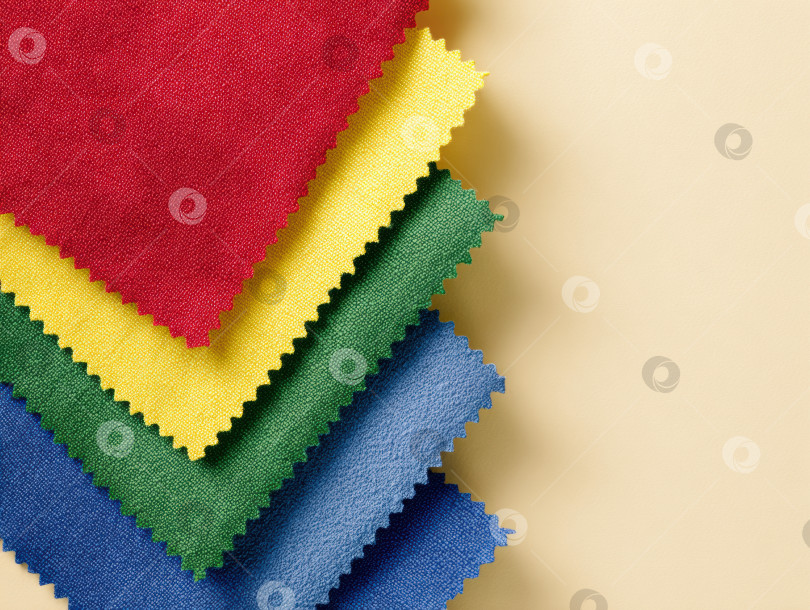 Скачать Яркие образцы тканей красного, желтого, зеленого и синего цветов для вдохновения в текстильном дизайне фотосток Ozero