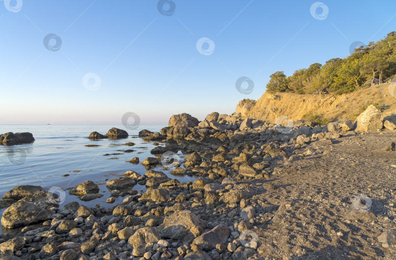 Скачать Тихое солнечное утро на побережье Черного моря. Крым. фотосток Ozero