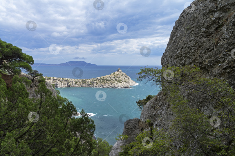 Скачать Вид на море с прибрежных гор. Крым. фотосток Ozero