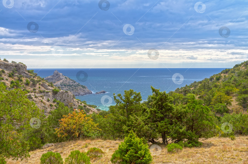 Скачать Вид на море с прибрежных гор. Крым. фотосток Ozero