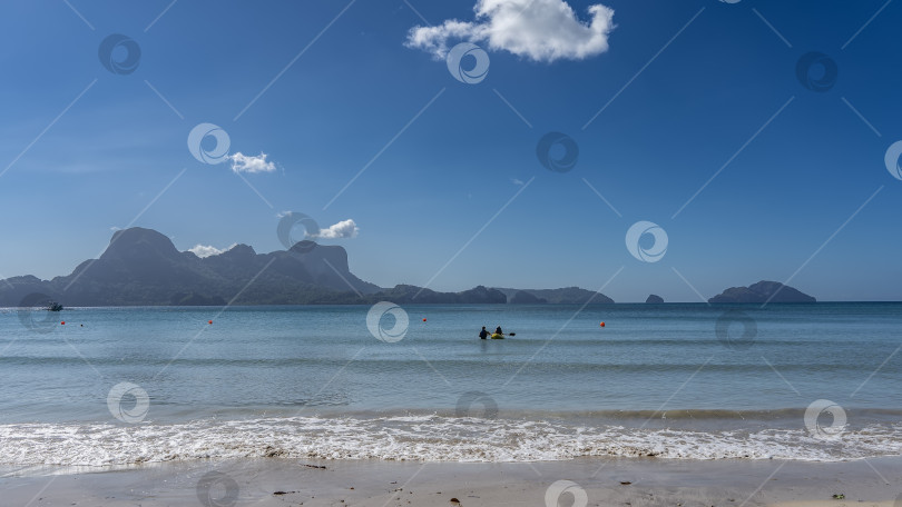 Скачать Прекрасный морской пейзаж. Солнечный день. фотосток Ozero