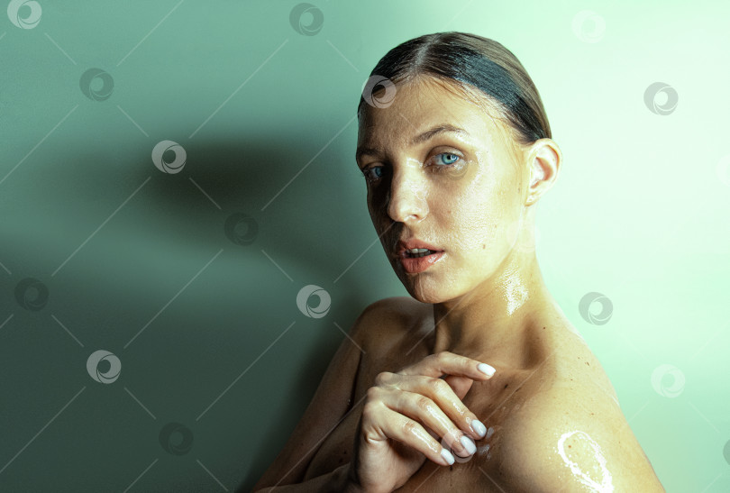Скачать девушка в масле фотосток Ozero