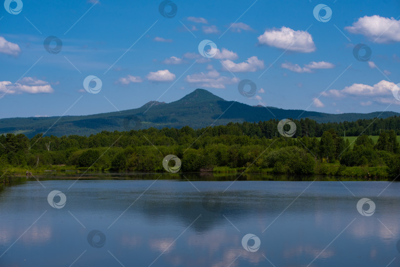 Скачать Лето в горах. Лето в горах. Горы Урала. Уральские горы фотосток Ozero