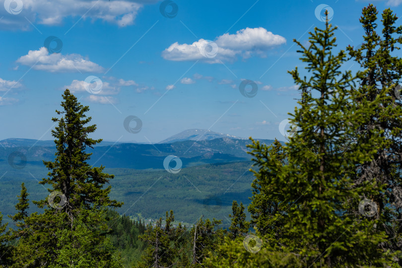 Скачать Лето в горах. Лето в горах. Горы Урала. Уральские горы фотосток Ozero