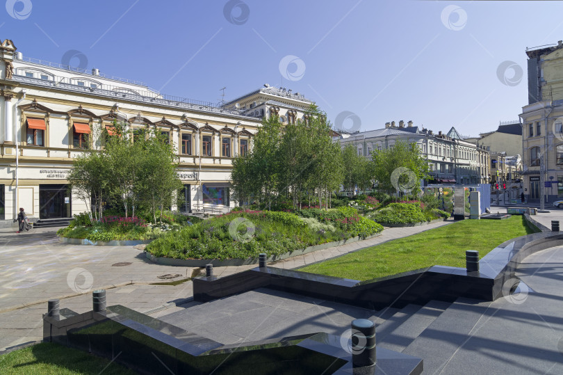 Скачать Временное озеленение в центре Москвы в рамках городского проекта "Лето в Москве" фотосток Ozero