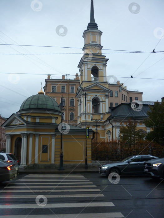 Скачать Красивая церковь в городе фотосток Ozero