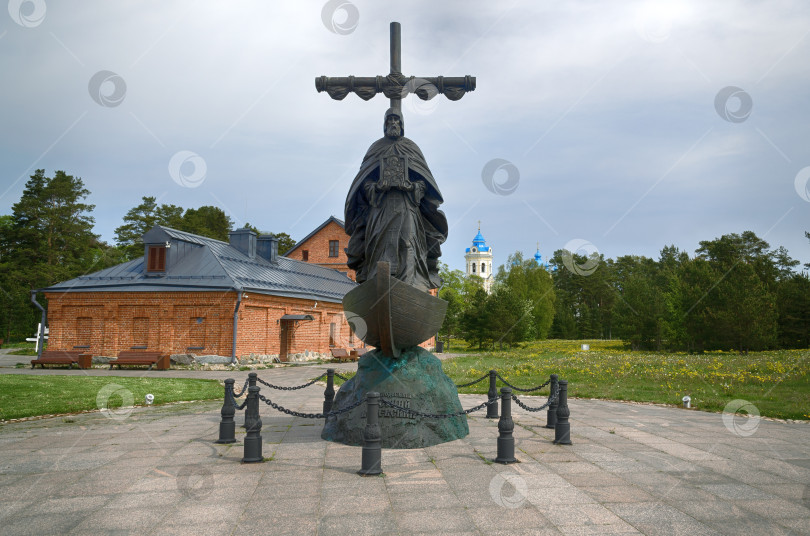 Скачать Памятник святому Арсению Коневскому фотосток Ozero