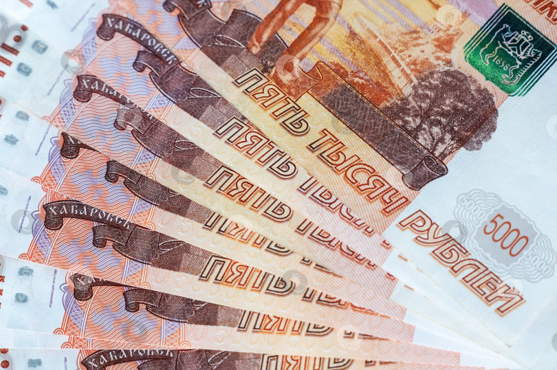 Скачать Деньги - фон из пятитысячных банкнот фотосток Ozero